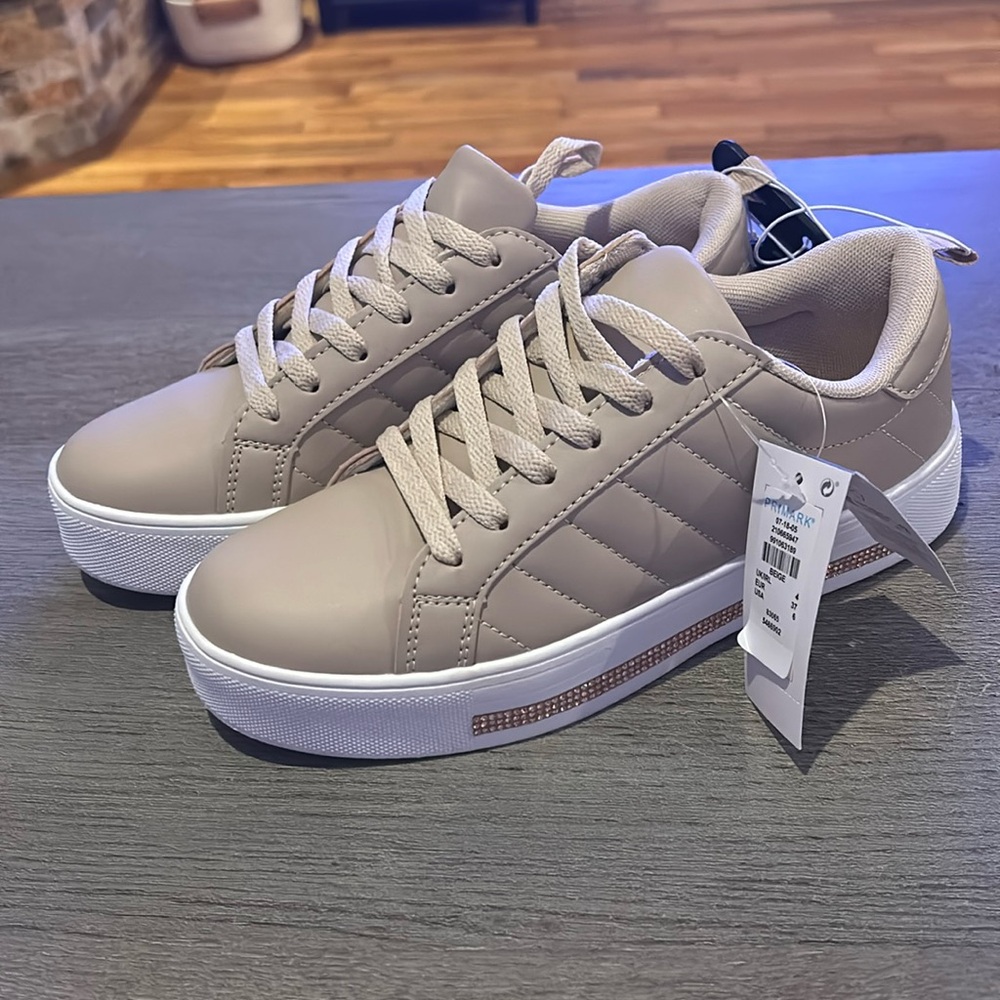 Women’s Fashion Sneakers